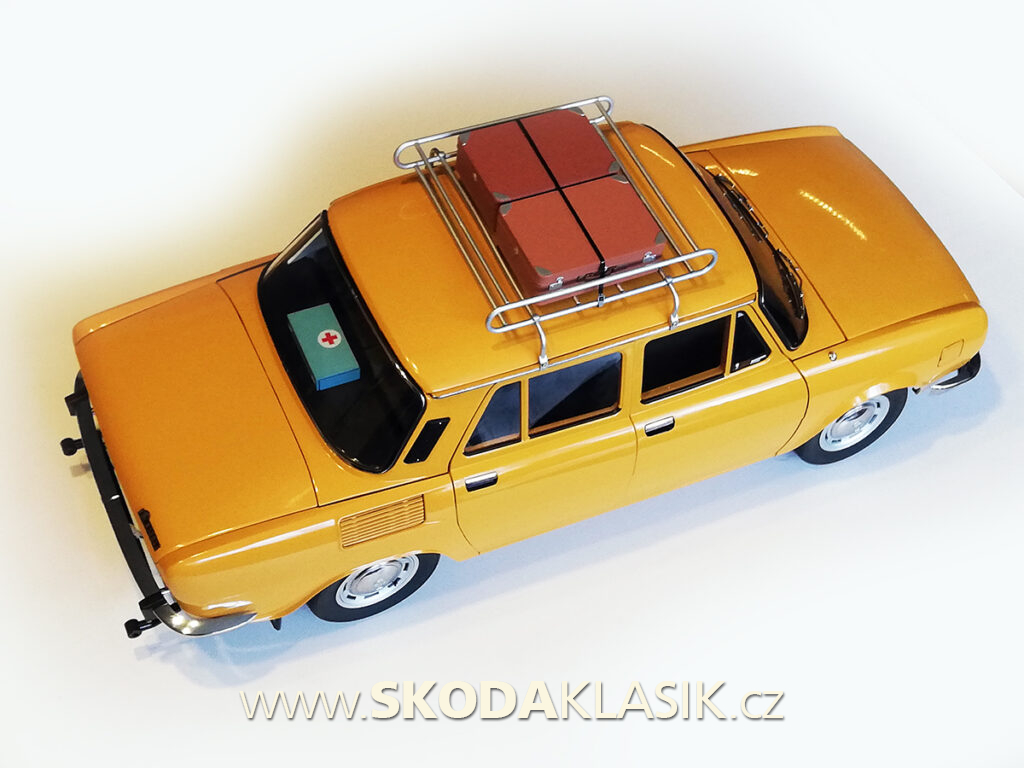 Hotový model vozu ŠKODA 100 v měřítku 1:8